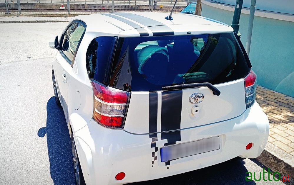 2009' Toyota iQ 1.0 Vvt-I photo #4