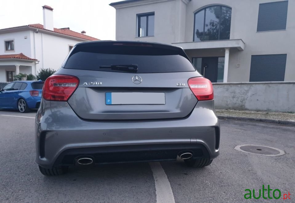 2013' Mercedes-Benz A-200 photo #3