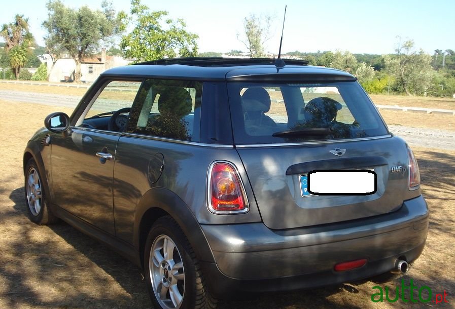 2009' MINI Cooper photo #6