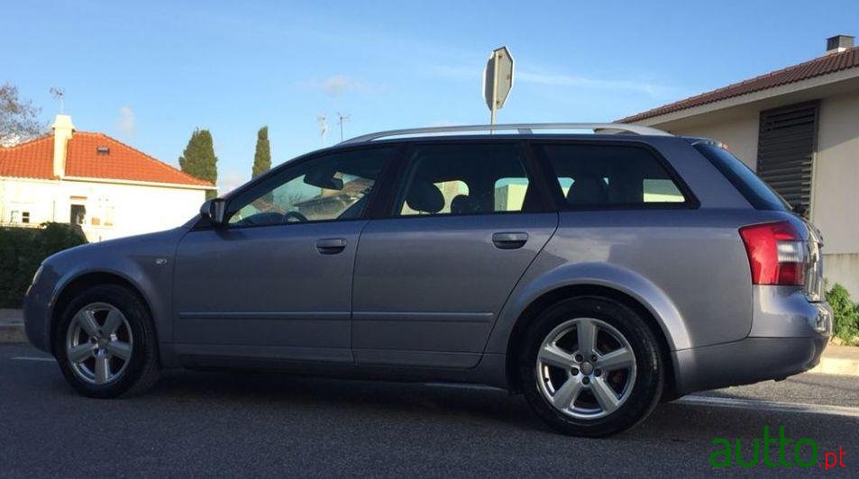 2003' Audi A4 Avant photo #2