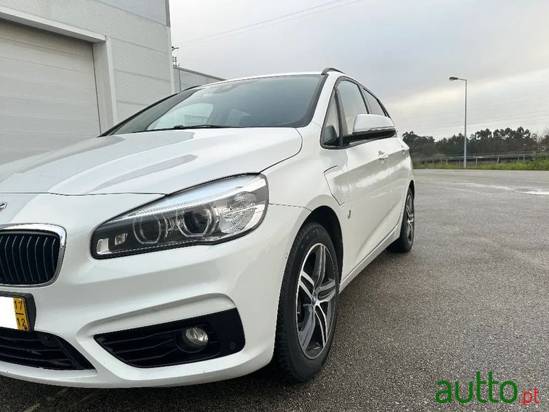 2017' BMW 225Xe Active Tourer photo #2