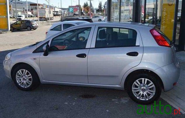 2016' Fiat Punto 1.2 Easy S&S photo #1