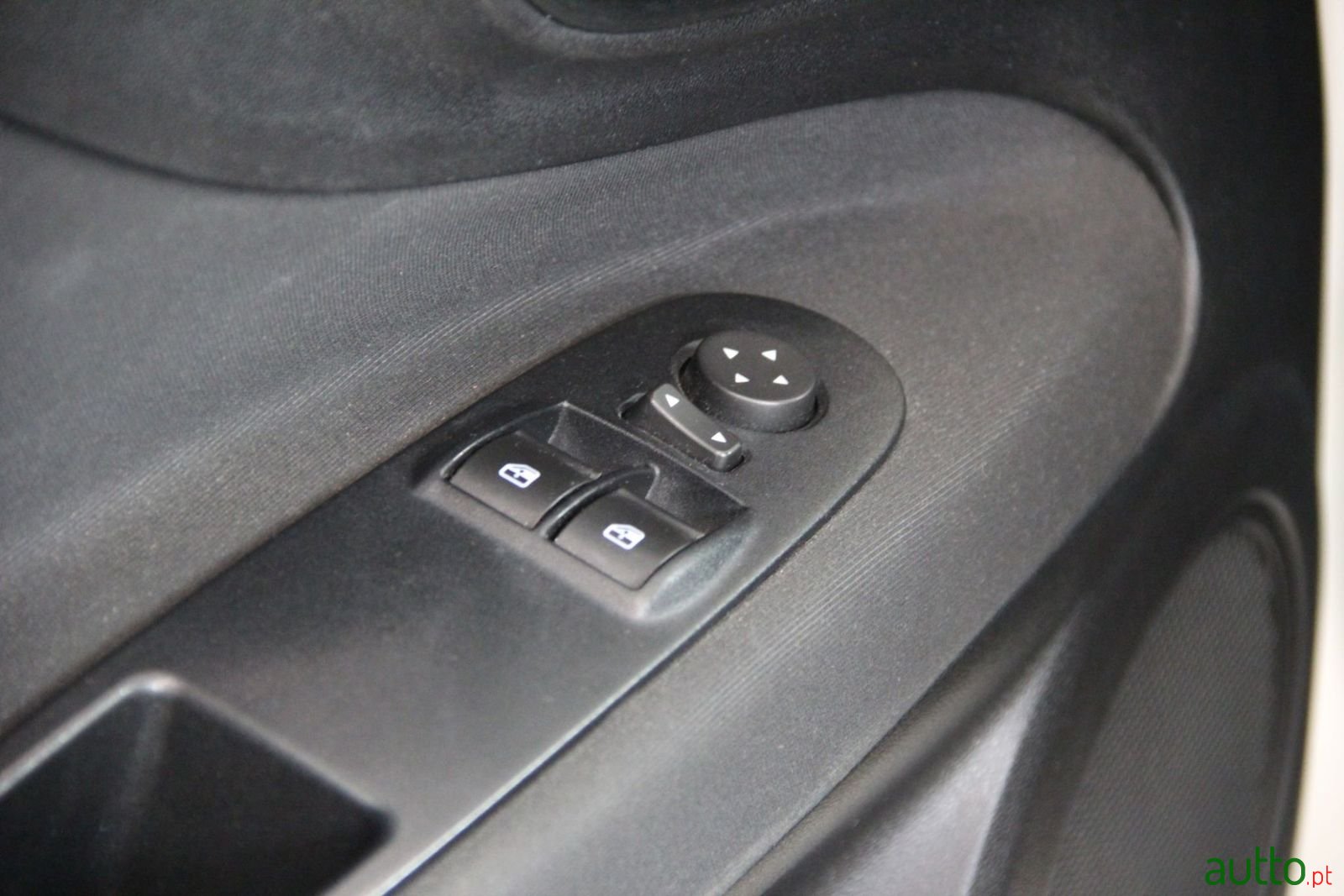 2011' Fiat Punto Evo photo #6