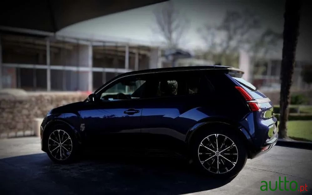 2024' Renault 5 E-Tech photo #5