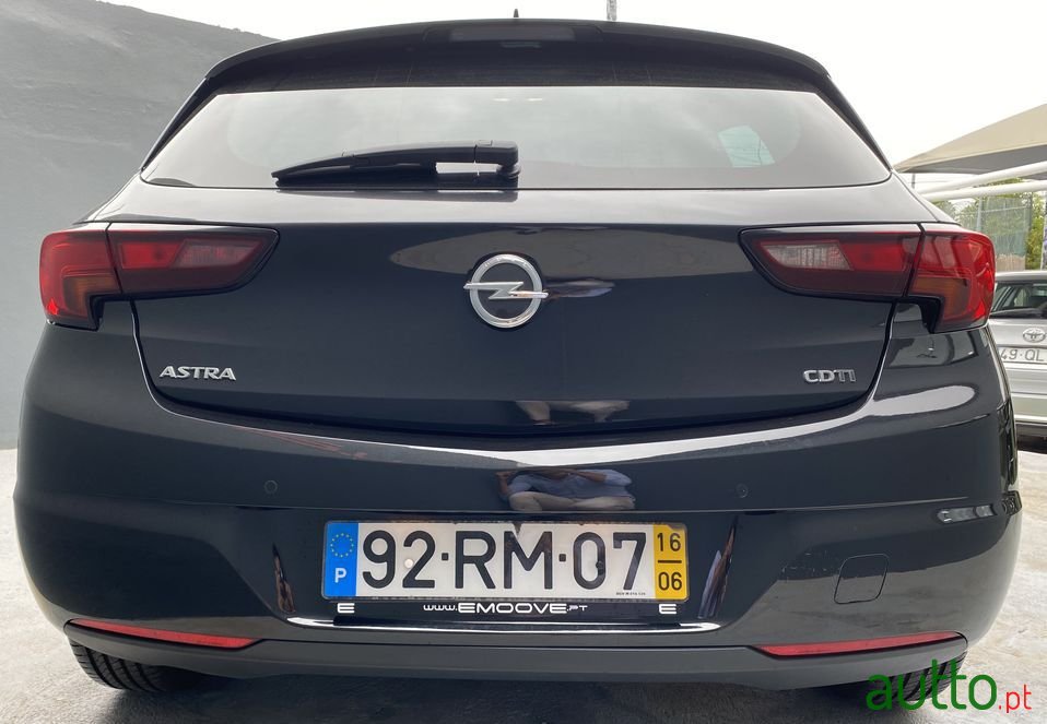 2016' Opel Astra photo #4
