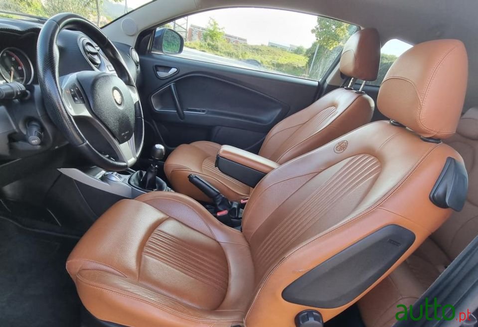 2012' Alfa Romeo MiTo photo #6