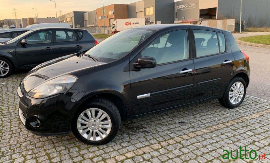 2009' Renault Clio photo #4