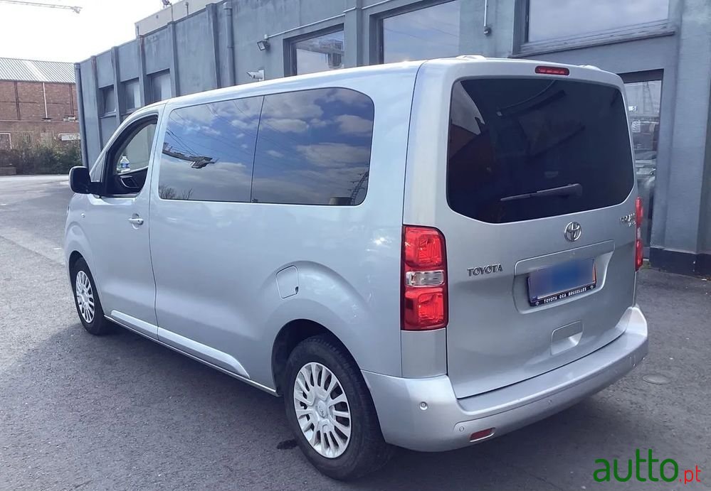 2019' Toyota ProAce photo #2