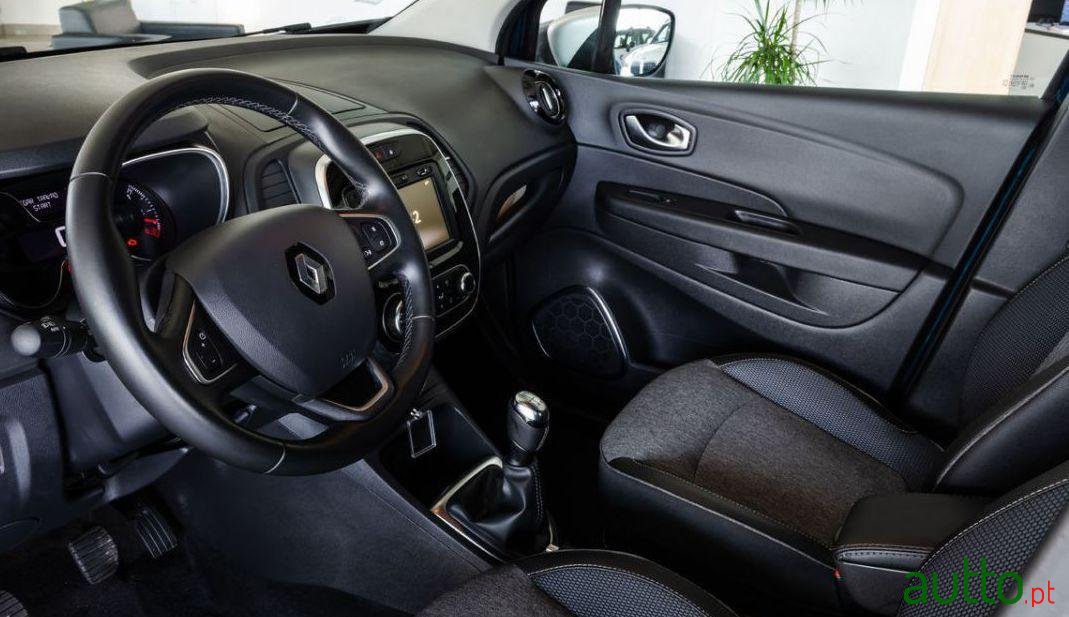 2019' Renault Captur photo #2