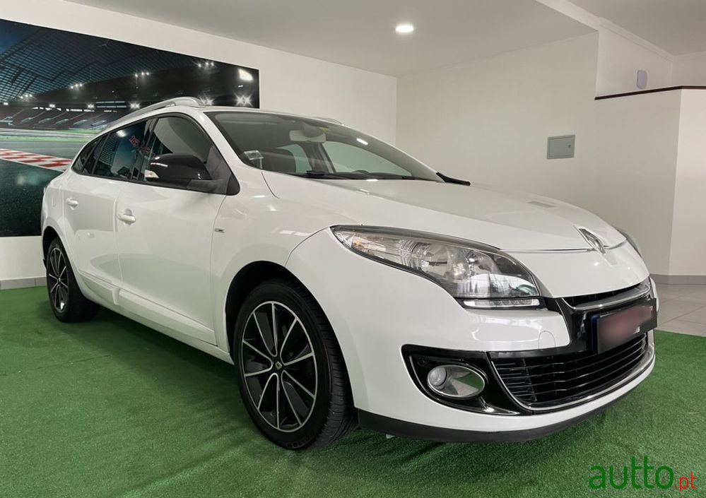 2012' Renault Megane Sport Tourer photo #3