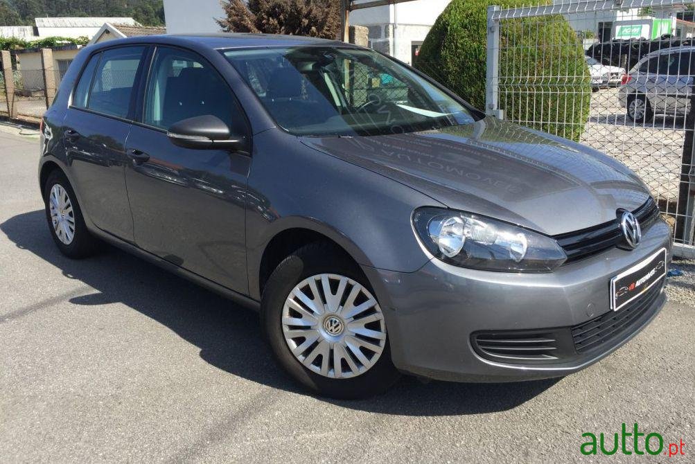 2012' Volkswagen Golf 1.6 TDi Trendline photo #1