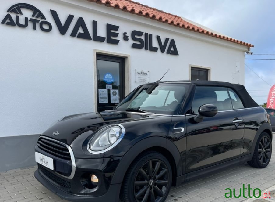 2017' MINI Cabrio photo #2