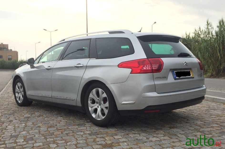 2010' Citroen C5 Tourer photo #2