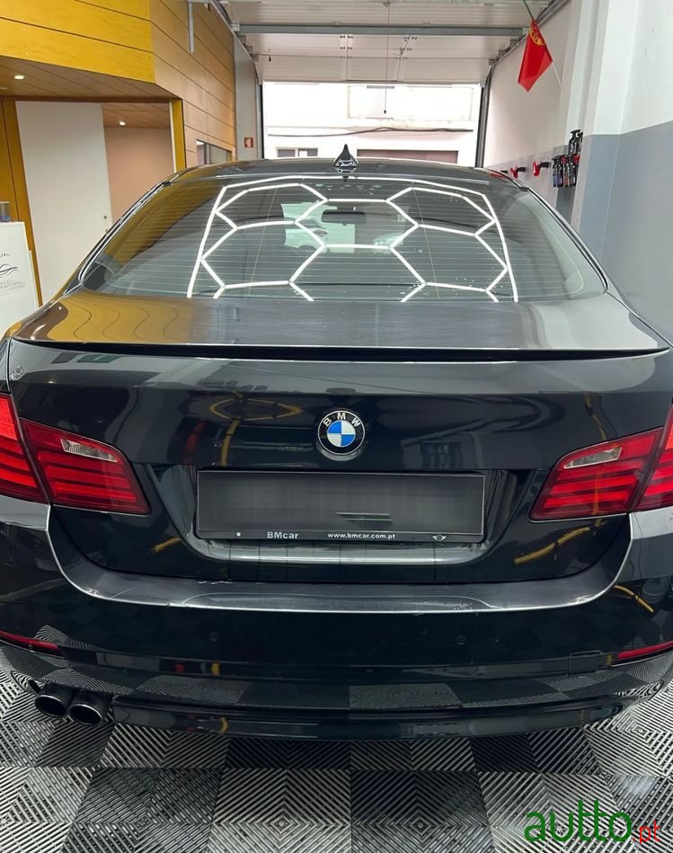 2010' BMW Série 5 D Pack M photo #5