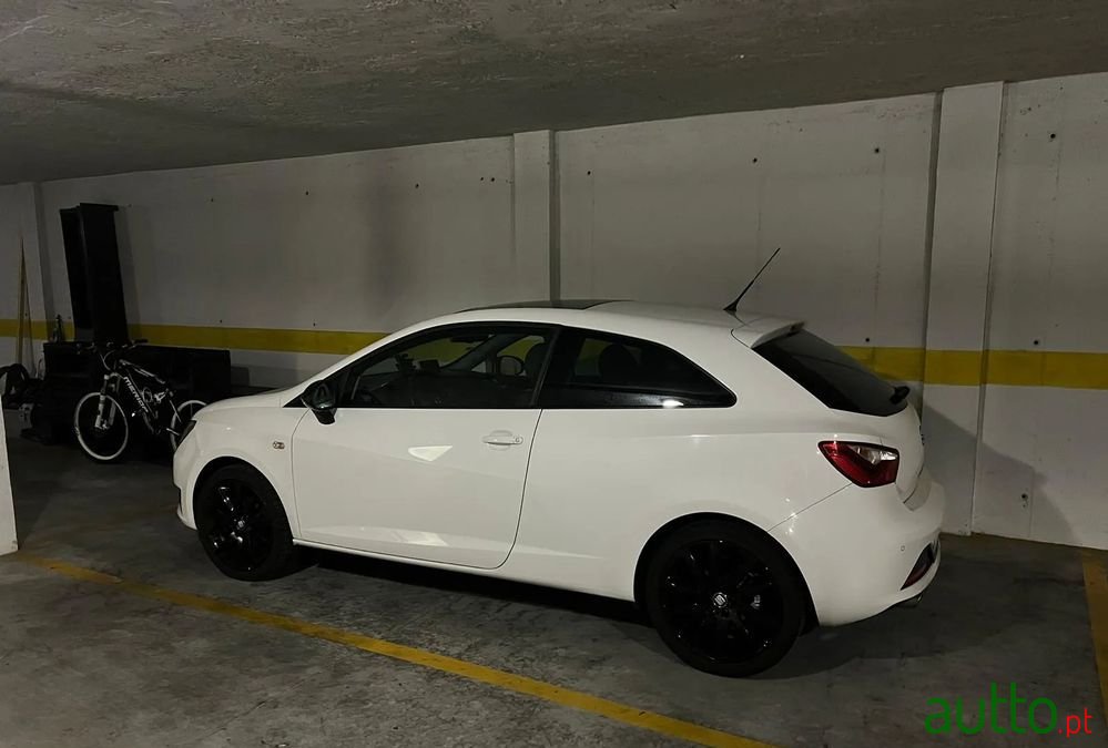 2015' SEAT Ibiza photo #2