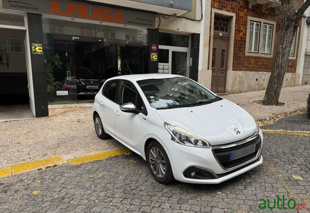 2016' Peugeot 208 1.2 Puretech Style photo #2