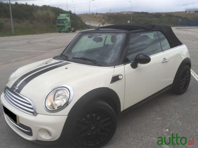 2012' MINI Cabrio Cooper D photo #1