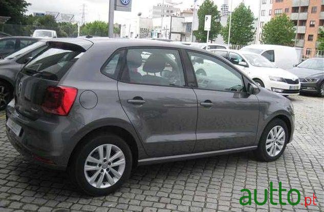 2016' Volkswagen Polo 1.0 Confortline photo #1