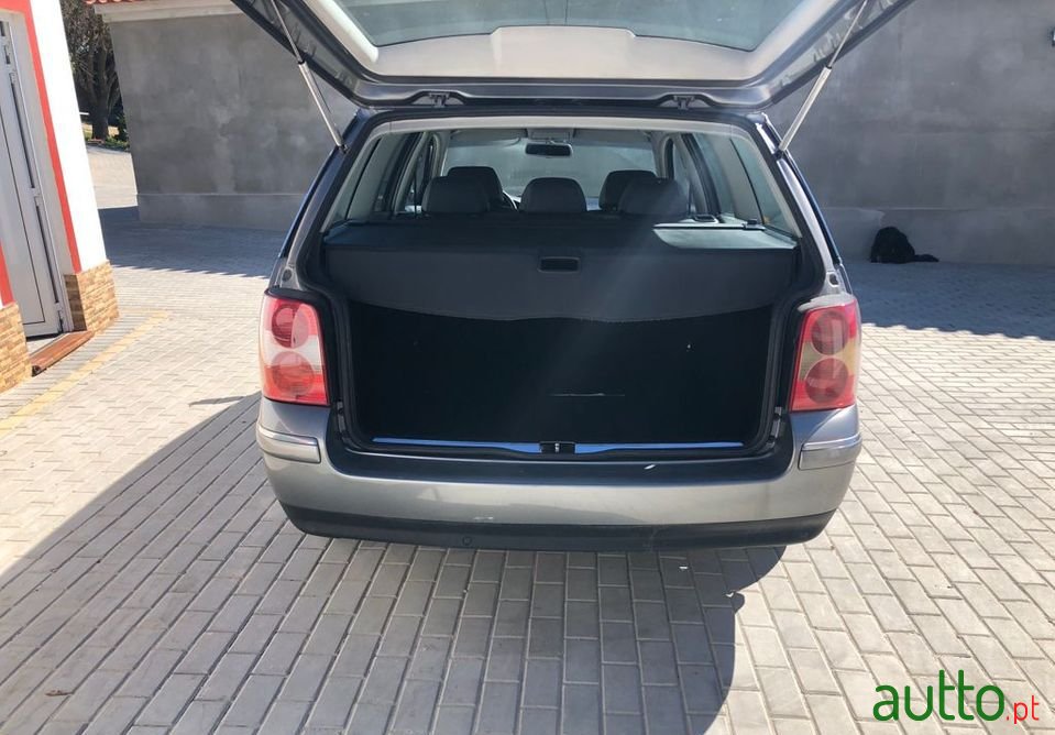 2003' Volkswagen Passat photo #4