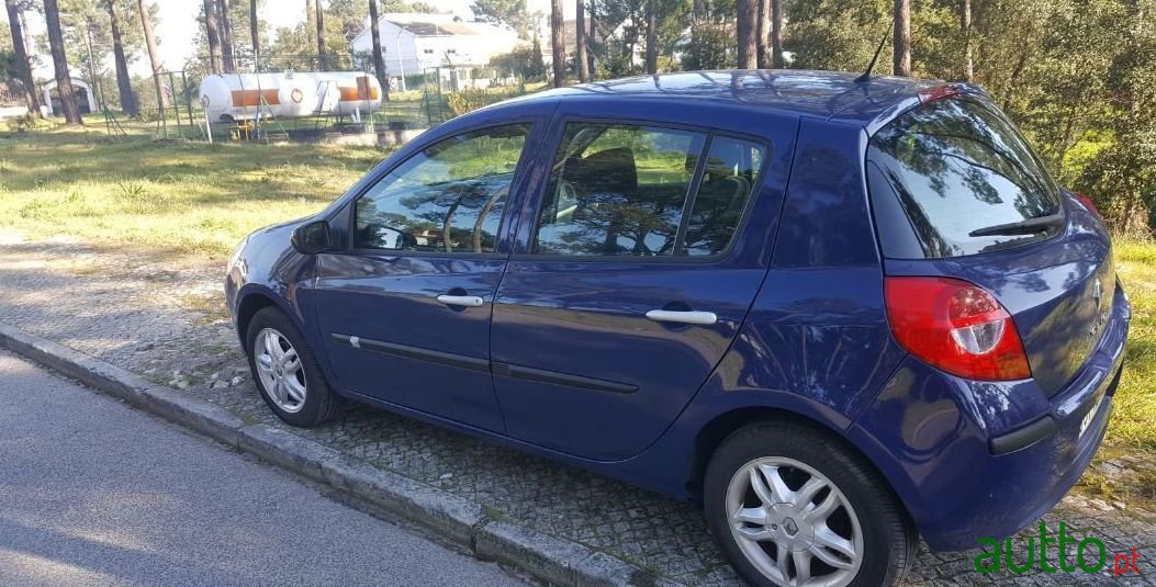 2008' Renault Clio photo #1