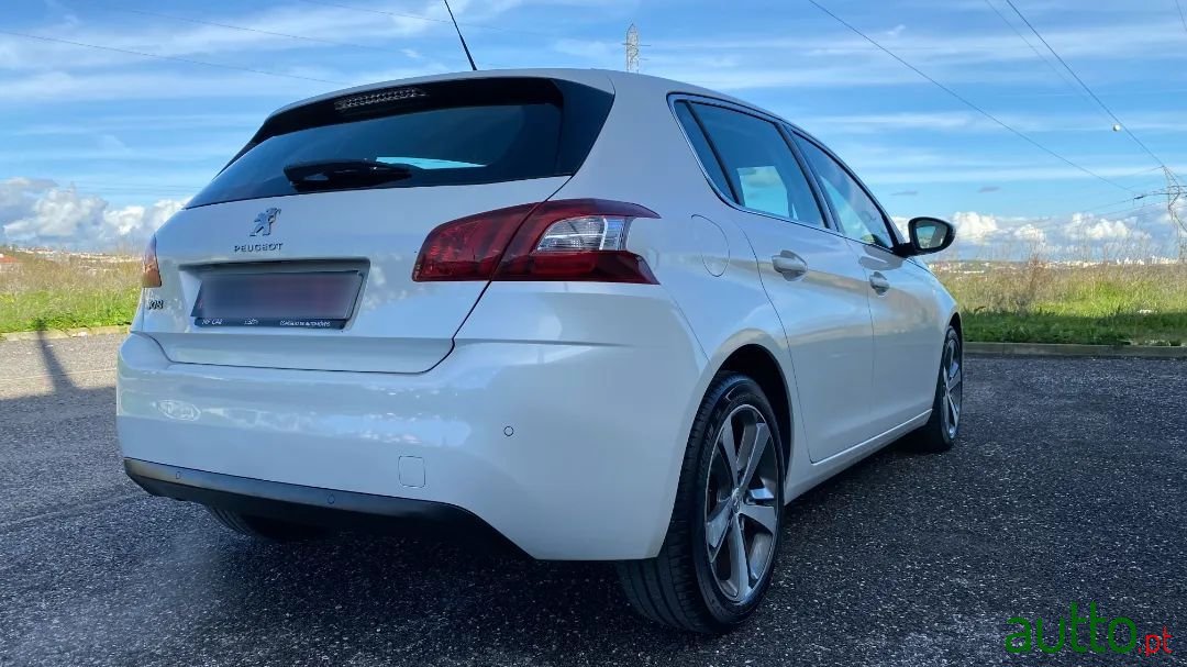 2015' Peugeot 308 photo #6