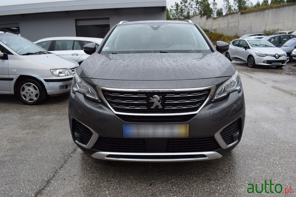 2020' Peugeot 5008 photo #2