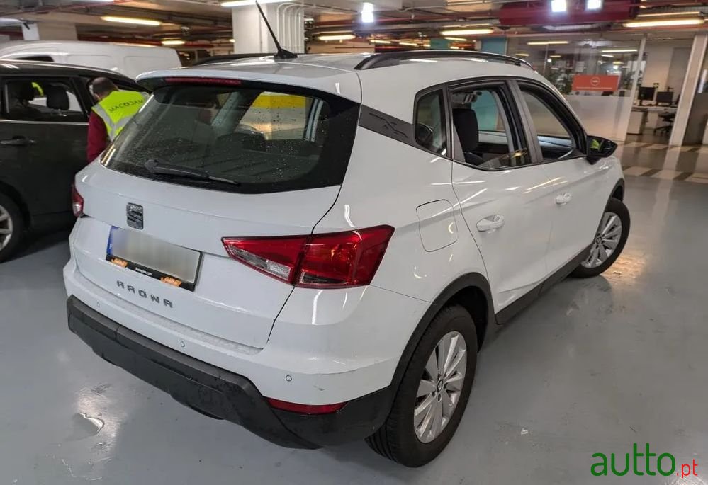 2020' SEAT Arona 1.0 Tsi Style photo #2