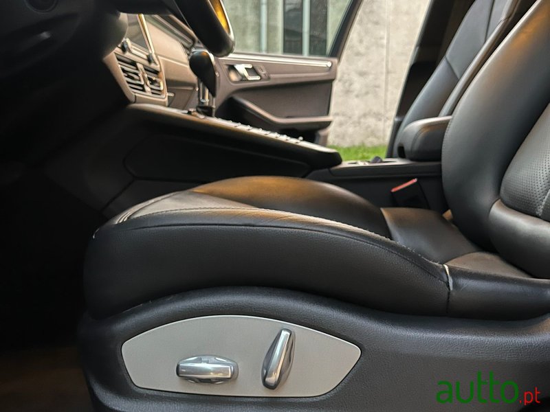 2019' Porsche Macan photo #5