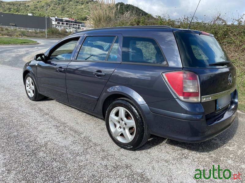 2008' Opel Astra Caravan photo #5