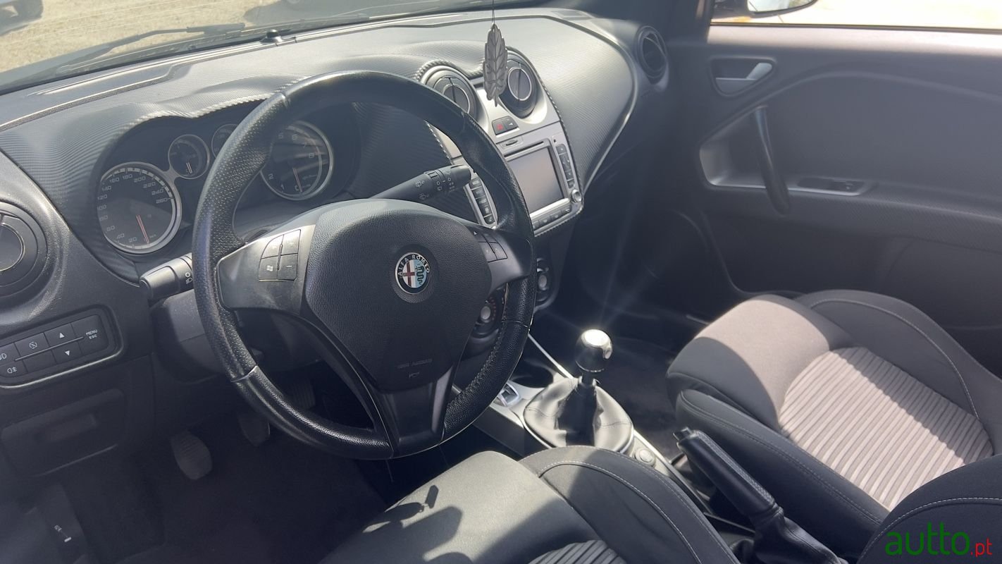 2011' Alfa Romeo MiTo photo #3