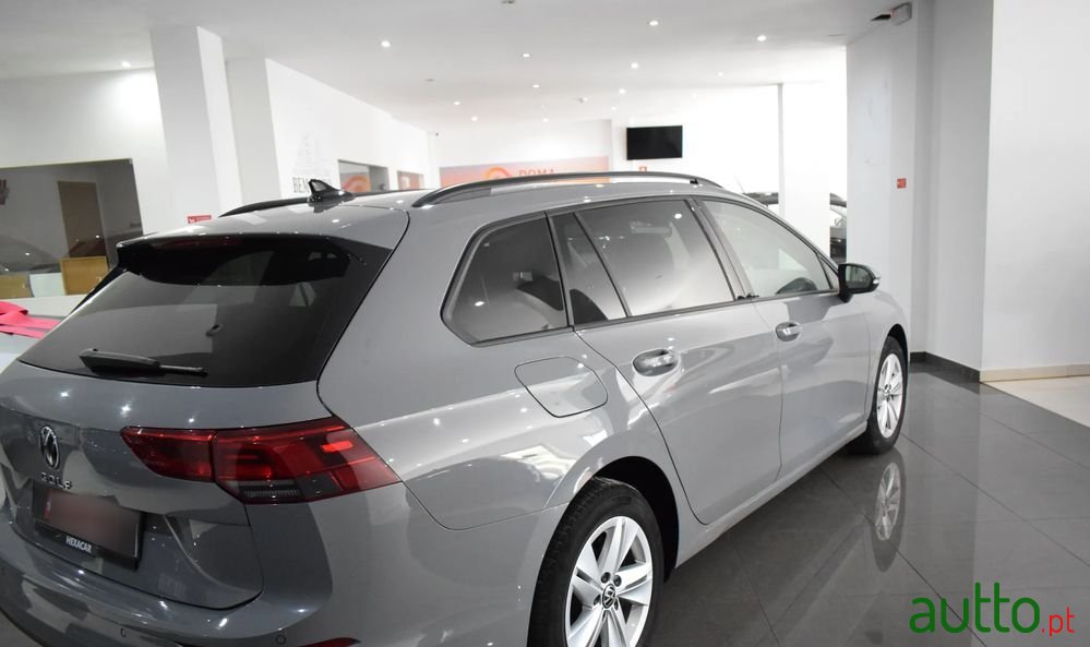 2021' Volkswagen Golf Variant photo #2