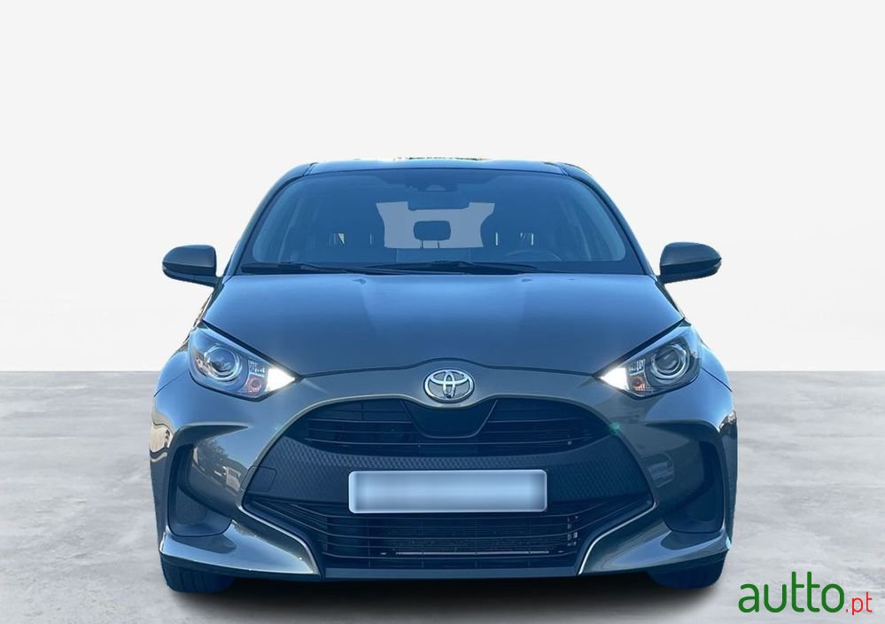 2023' Toyota Yaris photo #2