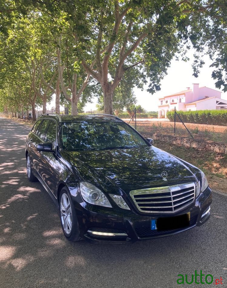 2012' Mercedes-Benz E 300 photo #2