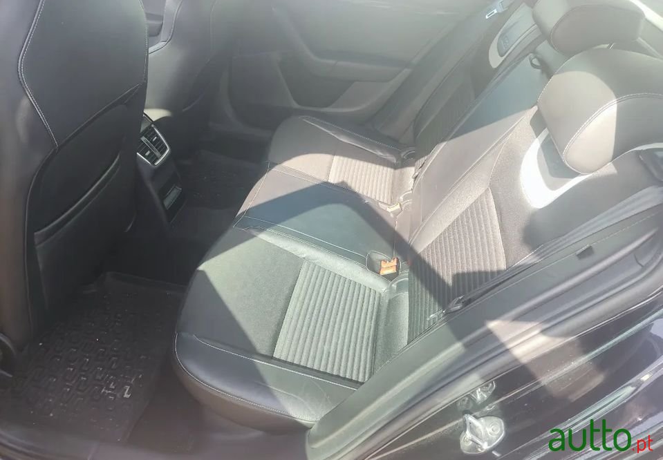 2013' Skoda Octavia Break photo #5