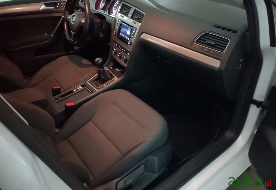 2014' Volkswagen Golf Variant photo #5