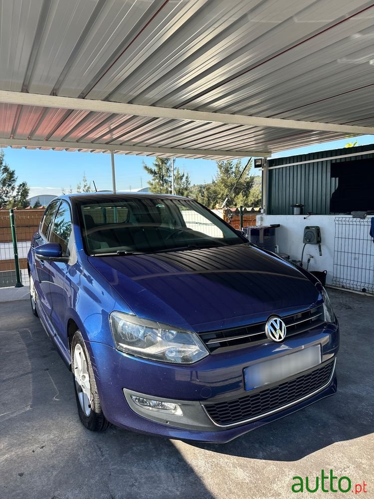 2011' Volkswagen Polo 1.6 Tdi Highline photo #1
