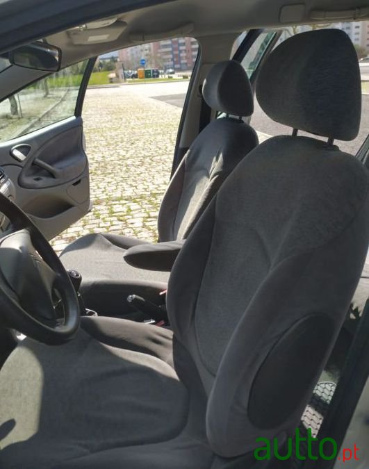 2004' Citroen C5 Tourer photo #5