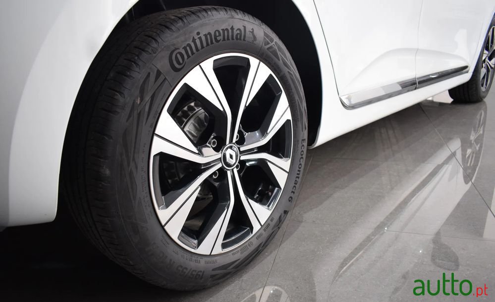 2023' Renault Clio photo #6