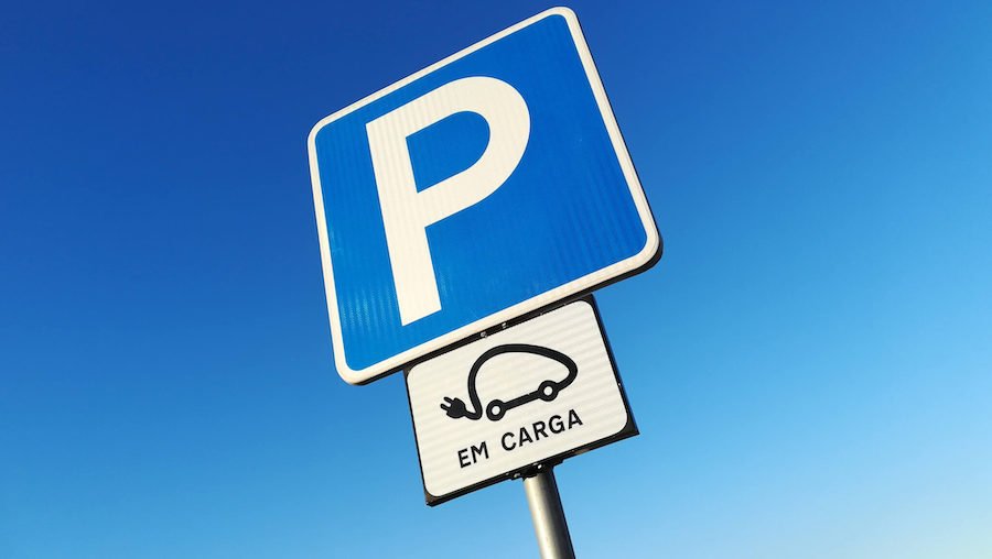 Governo anuncia medidas para simplificar carregamento dos elétricos