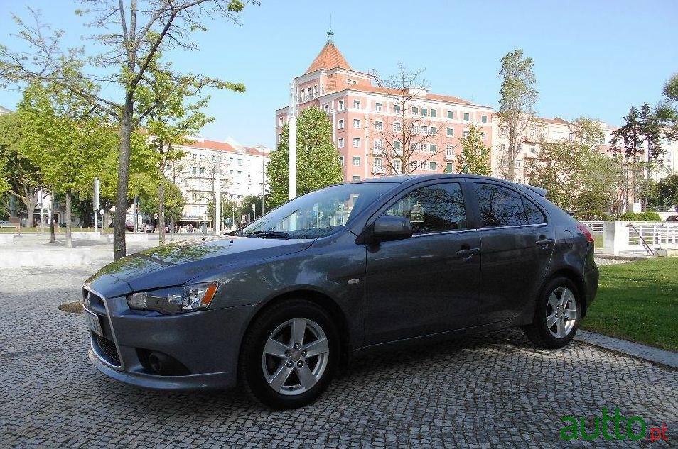 2010' Mitsubishi Lancer Sportback photo #1