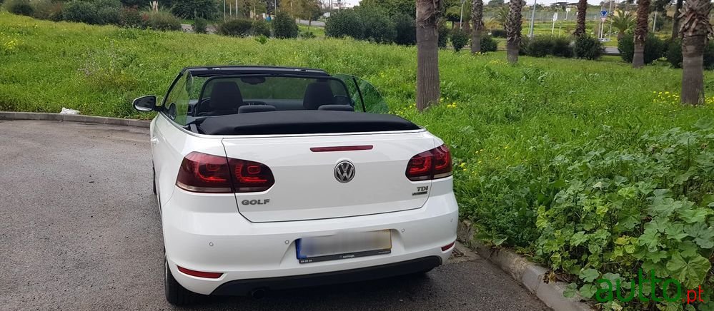 2012' Volkswagen Golf 1.6 Tdi Bluemotion photo #1