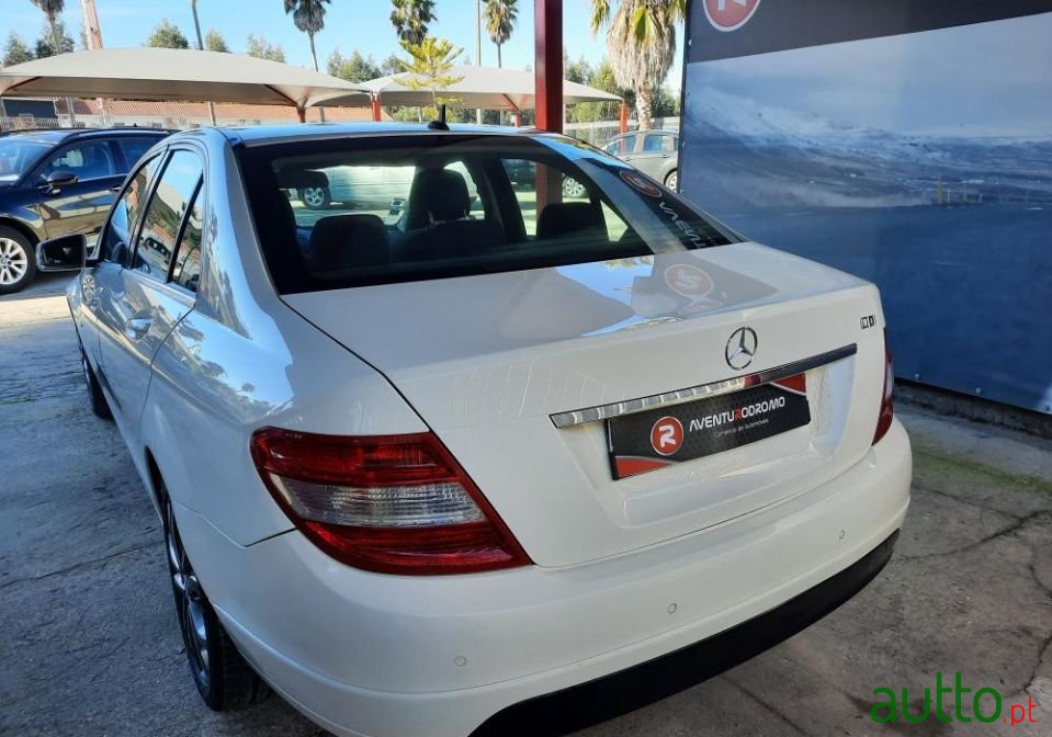 2008' Mercedes-Benz C-200 photo #3