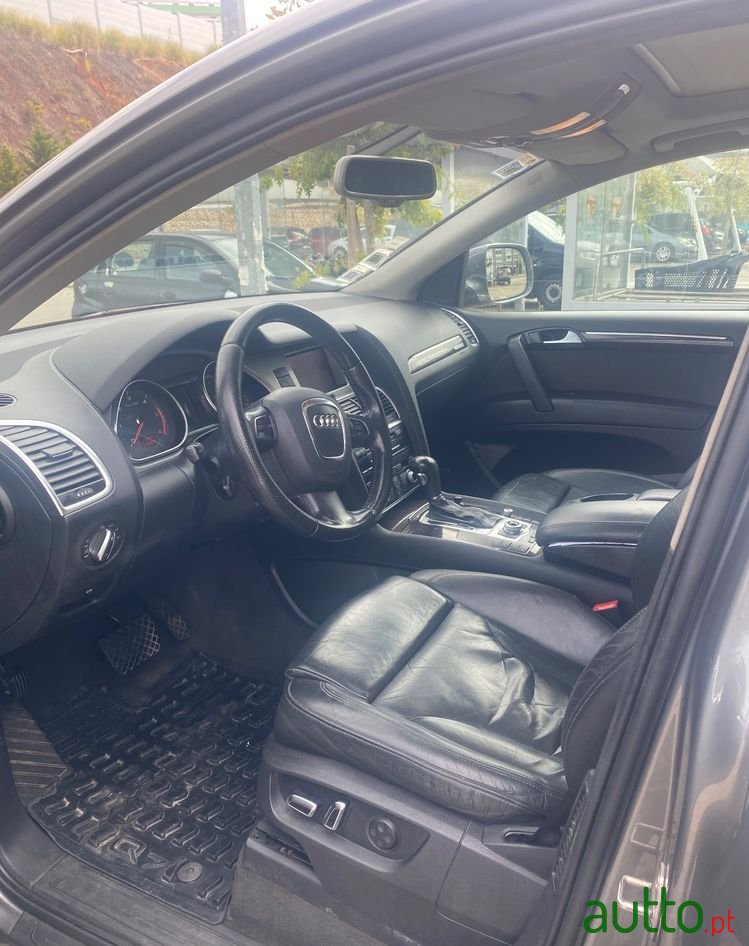 2010' Audi Q7 photo #5