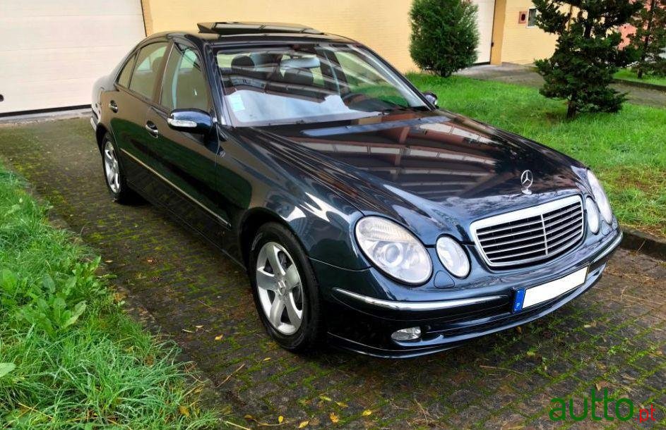 2003' Mercedes-Benz E-220 photo #1
