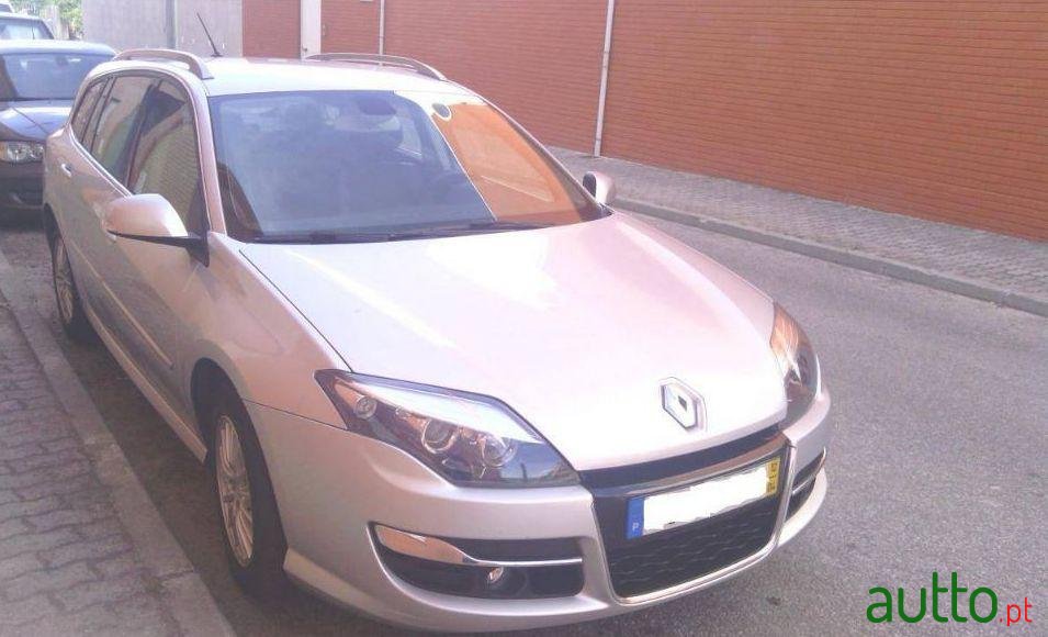 2012' Renault Laguna Break photo #2