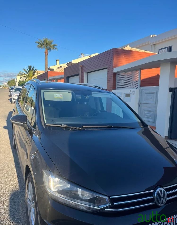 2017' Volkswagen Touran Confortline photo #2