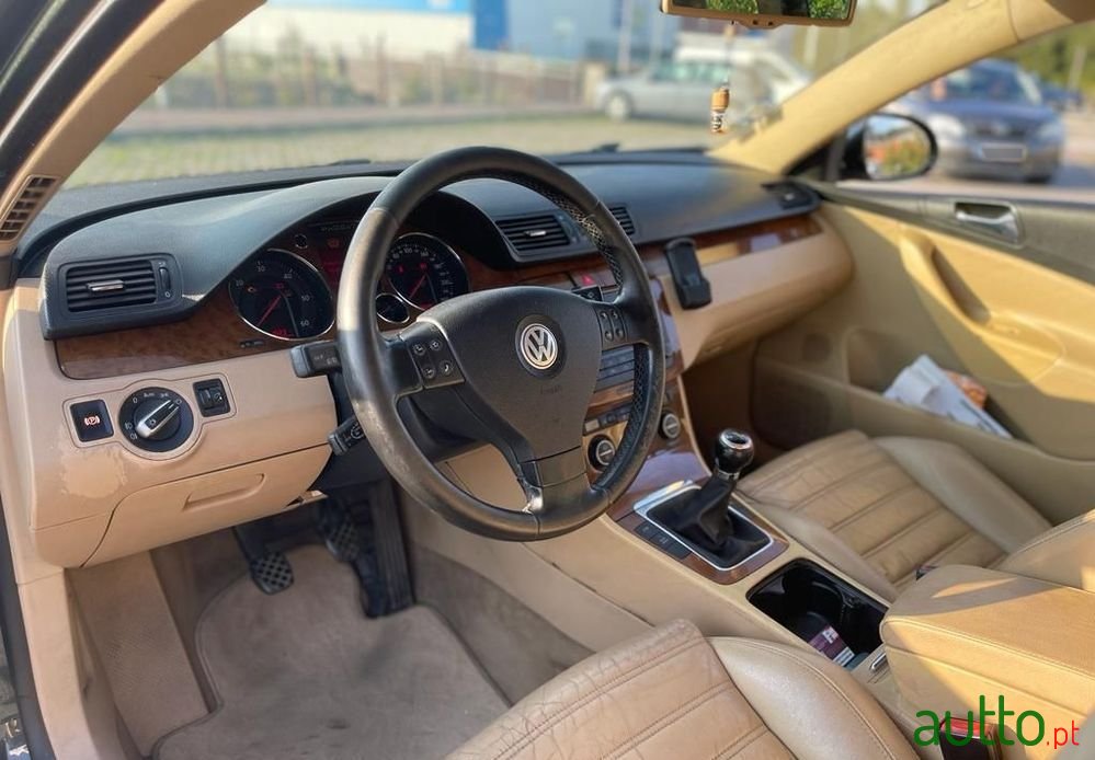 2006' Volkswagen Passat Variant photo #6