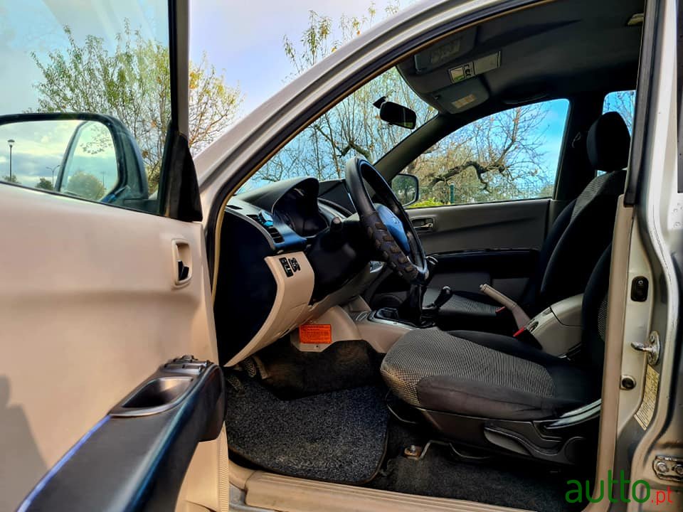 2007' Mitsubishi L 200 photo #3