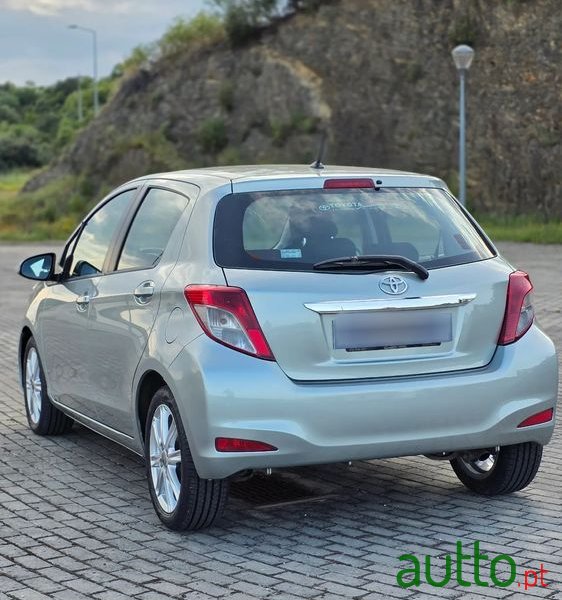 2012' Toyota Yaris photo #3