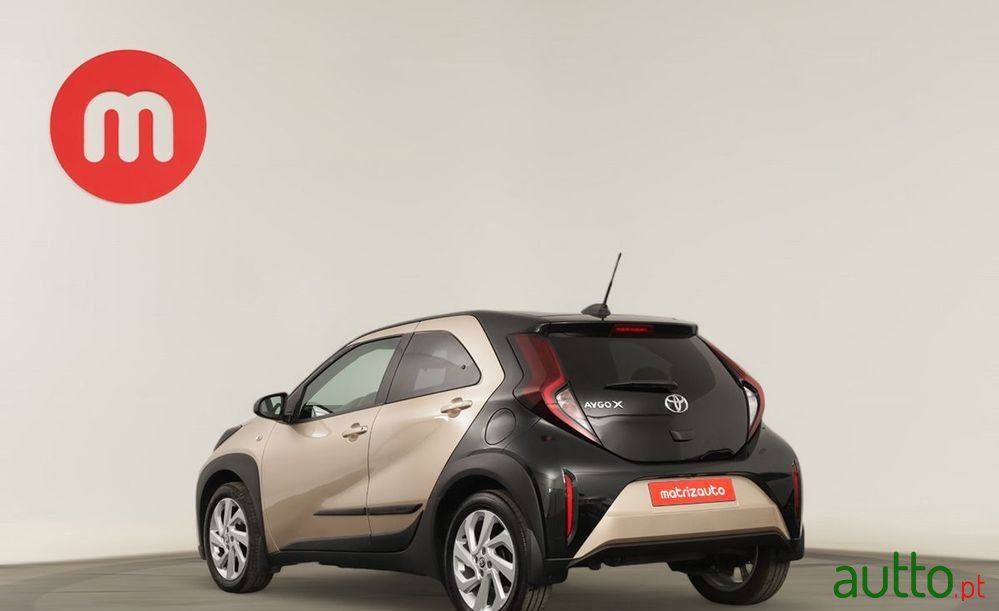 2022' Toyota Aygo 1.0 X-Play photo #3